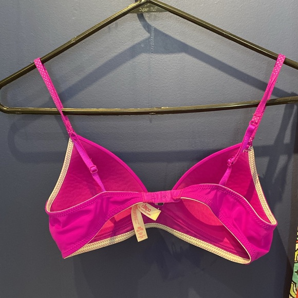 In excellent condition, magenta colored bra - Picture 3 of 7